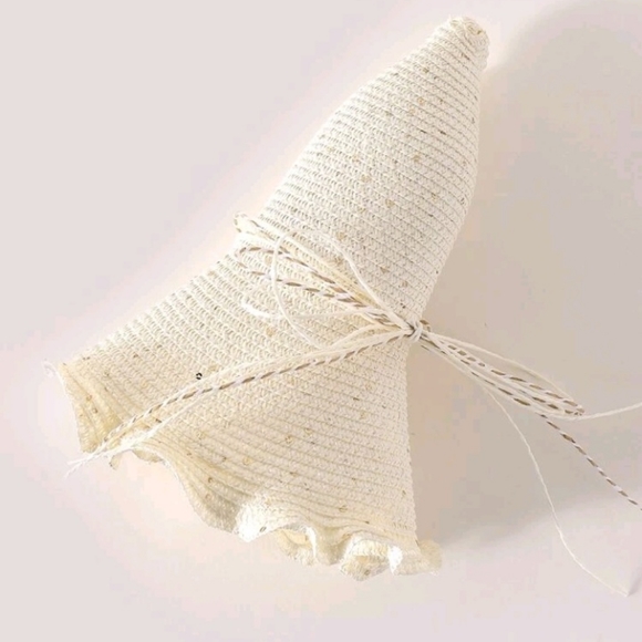 Beautiful hat - Picture 2 of 4